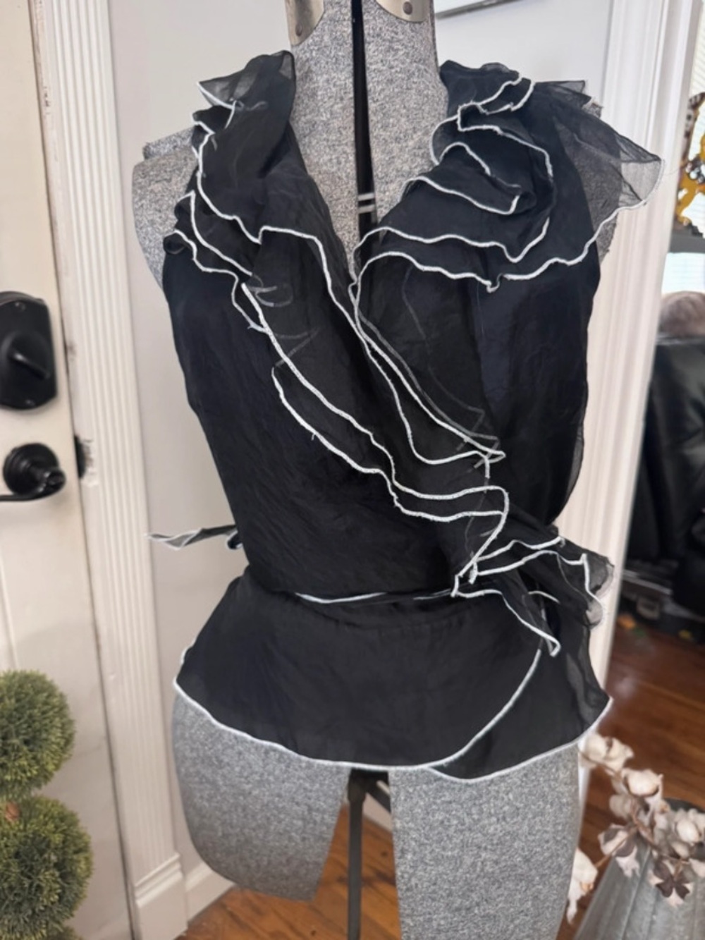 Cynthia Rowley 100% Silk Black & White Wrap Ruffle Top - Picture 1 of 7